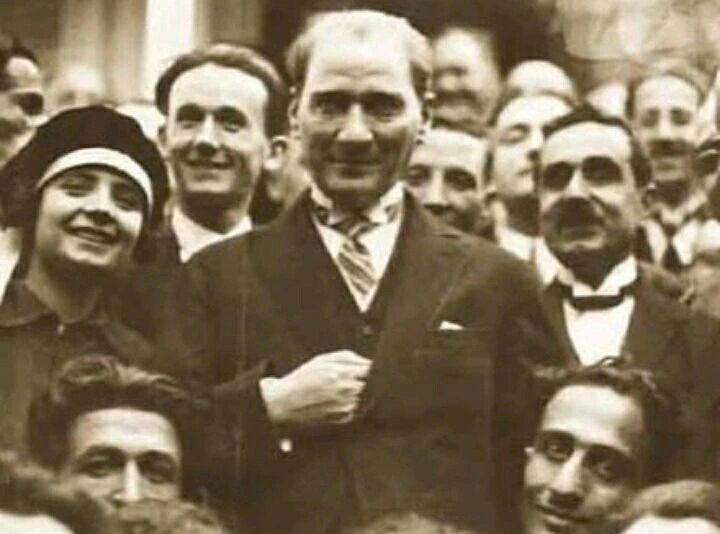 Atatürk neden sağ elini göğsüne koyardı? İşte bilinmeyen anlamı - Resim: 8