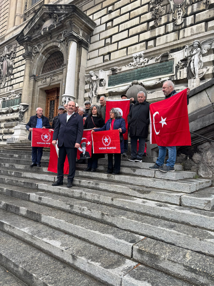 Patrikhanenin ‘ekümeniklik’ iddiasına Lozanın imzalandığı bina önünden tepki: Bartholomeos CIA operasyonunda görev almıştır - Resim : 1