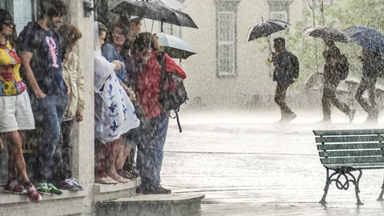 Sıcaklıklar düşüyor, yağmur bastırıyor: İşte sağanak beklenen 14 il! 20 Eylül hava durumu - Resim: 1