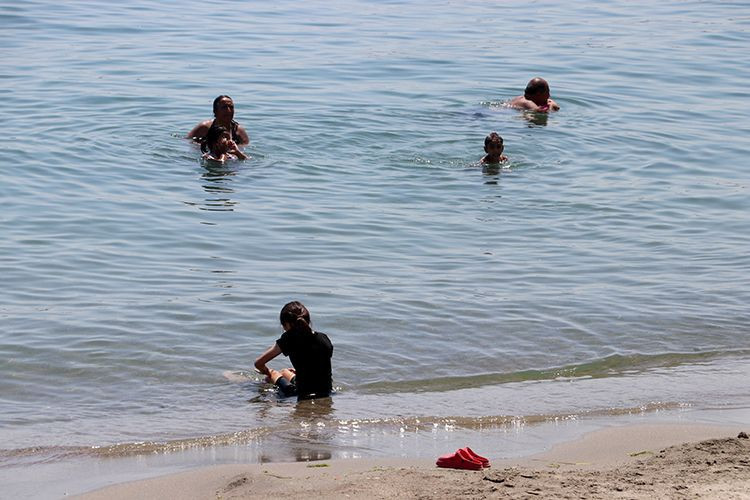 Türkiye kavruluyor: 50 ilde sıcaklık 35 derecenin üstüne çıktı, asfalt eridi - Resim: 6