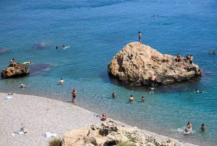 95 yılın sıcaklık rekoru kırıldı! Termometreler 46,1 dereceyi gösterdi - Resim : 1