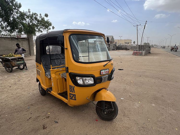 Nijerya'nın hızlı ulaşım aracı: Adaidaita - Resim: 2