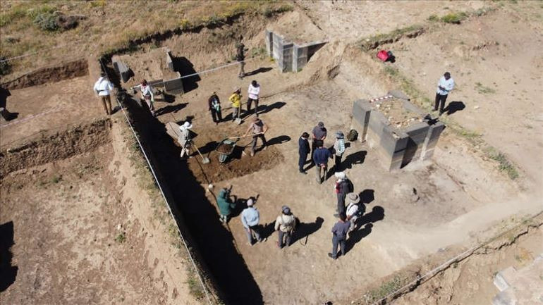 Urartuların 2 bin 700 yıllık salonu gün yüzüne çıkıyor - Resim: 7