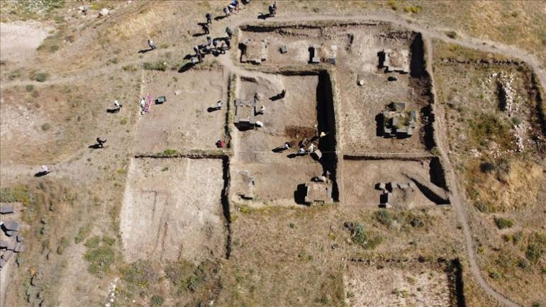 Urartuların 2 bin 700 yıllık salonu gün yüzüne çıkıyor - Resim: 12