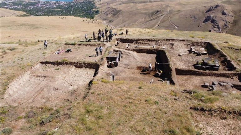Urartuların 2 bin 700 yıllık salonu gün yüzüne çıkıyor - Resim: 6