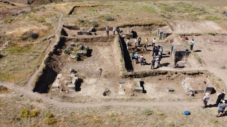 Urartuların 2 bin 700 yıllık salonu gün yüzüne çıkıyor - Resim: 3