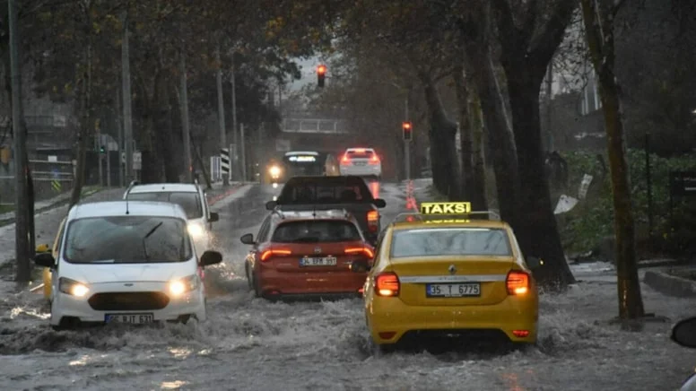 Meteoroloji tek tek uyardı: Yarın kuvvetli sağanak 37 ili vuracak! - Resim: 17