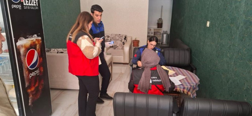 Şanlıurfa’da gıda baskını: 2 işletme mühürlendi, yüzlerce ürüne el konuldu - Resim: 1