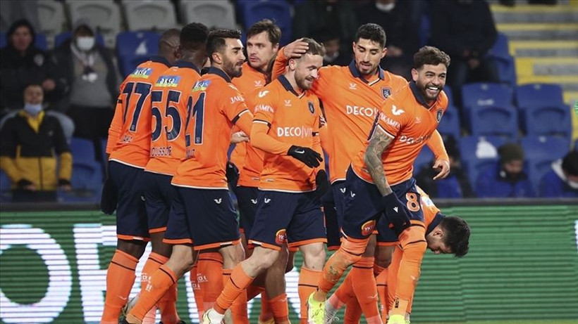 Emre Belözoğlu'nun başarısı Medipol Başakşehir tarihine geçti - Resim: 3