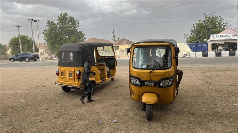 Nijerya'nın hızlı ulaşım aracı: Adaidaita - Resim: 1