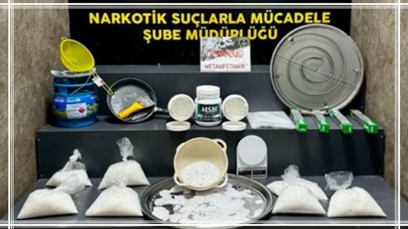İzmir'de Narkotik Operasyonu! Otel Odasında Metamfetamin Ele Geçirildi