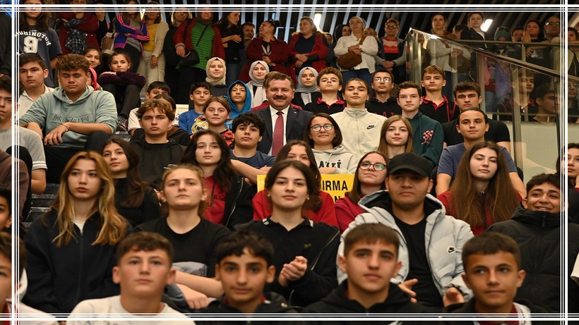 Balıkesir Büyükşehir Belediye Başkanı Yücel Yılmaz Öğrencilere Suyu Bedava Yaptı!