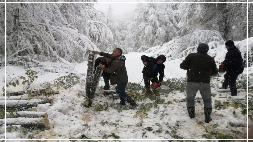 Yayla Yolunda Mahsur Kalan Vatandaşlara Orman Ekipleri Yardım Etti