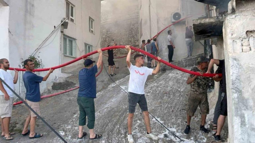 Muğla’da mahalleli yangına karşı insan zinciri oluşturdu - Resim: 1