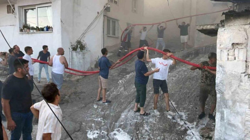 Muğla’da mahalleli yangına karşı insan zinciri oluşturdu - Resim: 3