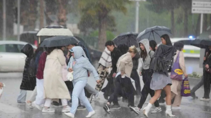 Sıcaklıklar düşüyor, yağmur bastırıyor: İşte sağanak beklenen 14 il! 20 Eylül hava durumu - Resim: 12