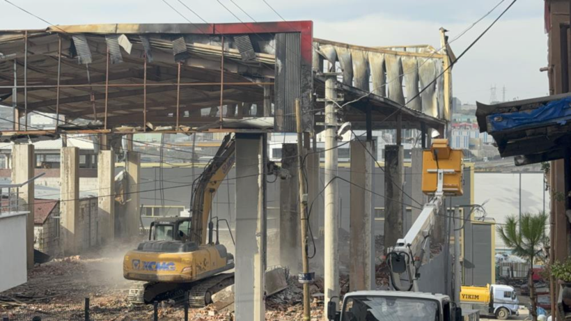 7 işçinin öldüğü yürek yakan facianın ardından parfüm dolum tesisi yıkılıyor - Resim: 2