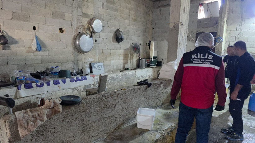 Skandal görüntüler ortaya çıktı! Yoğurt ve peynir üreten imalathane kapatıldı - Resim: 4