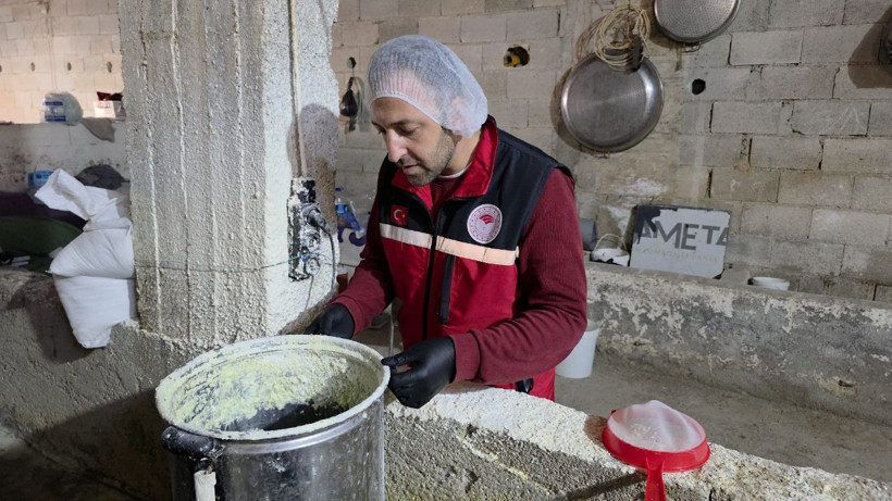 Skandal görüntüler ortaya çıktı! Yoğurt ve peynir üreten imalathane kapatıldı - Resim: 2