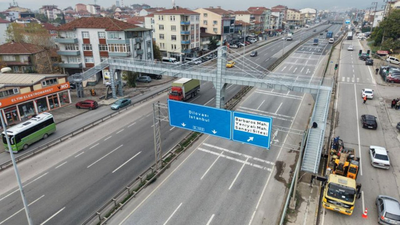 “Evimi görüyorlar” diye yıktırdı… Üst geçit 1 metre yana yeniden yapıldı! - Resim: 6