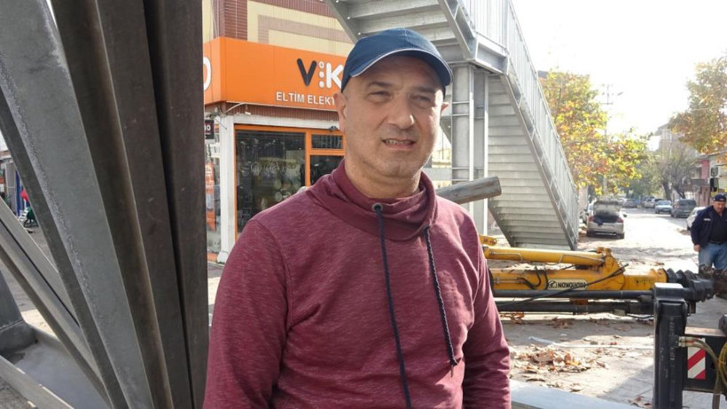 “Evimi görüyorlar” diye yıktırdı… Üst geçit 1 metre yana yeniden yapıldı! - Resim: 2