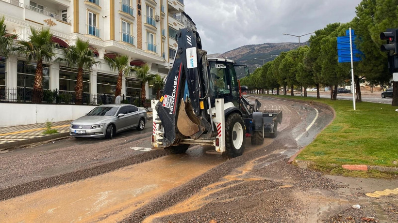 Pazar planlarınızı iptal edin! Gök gürültülü sağanak yağış beklenen şehirler belli oldu - Resim: 4