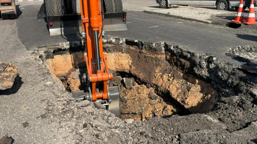 Diyarbakır'da yol çöktü: Faciadan kıl payı dönüldü! - Resim: 4