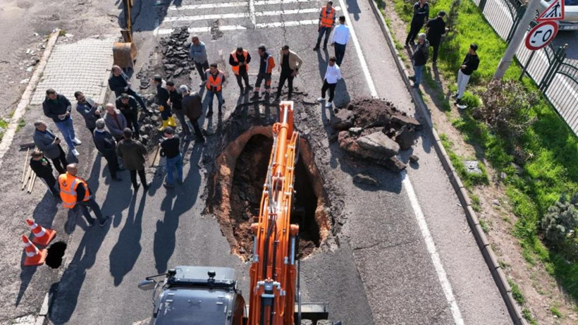 Diyarbakır'da yol çöktü: Faciadan kıl payı dönüldü! - Resim: 5