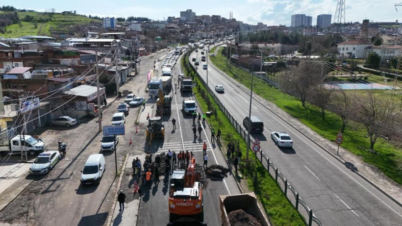 Diyarbakır'da yol çöktü: Faciadan kıl payı dönüldü! - Resim: 6