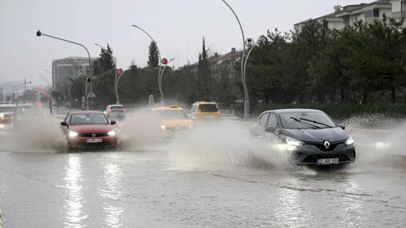 Meteoroloji tek tek uyardı: Yarın kuvvetli sağanak 37 ili vuracak! - Resim: 4