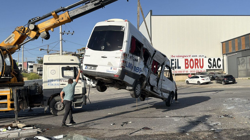 Kocaeli’de feci kaza! İşçi servisi ile tır çarpıştı: Ölü ve yaralılar var - Resim: 6