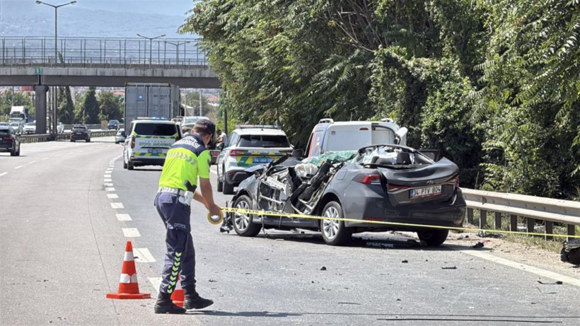 Otoyolda dehşet anları: Tavanı kopan otomobildeki uzman onbaşı kurtarılamadı! - Resim: 4