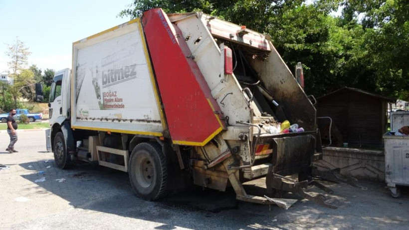 Manavgat’ta acı kaza: Çöp kamyonunun altında kalan işçi kurtarılamadı - Resim: 2