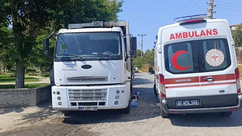 Manavgat’ta acı kaza: Çöp kamyonunun altında kalan işçi kurtarılamadı - Resim: 4