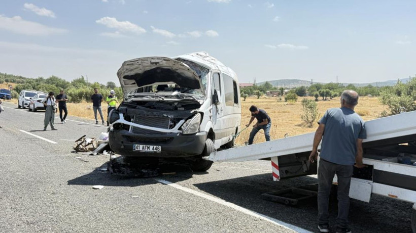 Düğün yolunda katliam gibi kaza: 3 ölü, 11 yaralı - Resim: 2