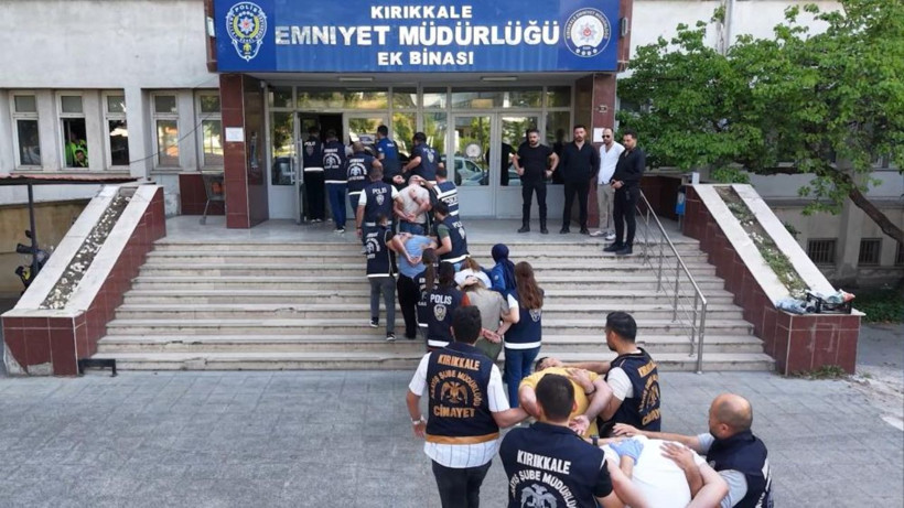 11 yıl derin dondurucuda sakladılar! 7 parçaya ayrılmış ceset davasında 13 şüpheli tutuklandı - Resim: 8