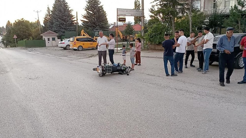 Tokat’ta feci kaza! Tırı sollayan motosiklet 14 yaşındaki sürücünün otomobiliyle çarpıştı - Resim: 3