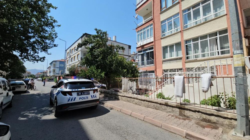Sabaha kadar arabada bekledi, eşini görünce bıçağı çekti! Ağır yaralı kadın hastanede - Resim: 4