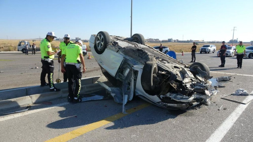 Karaman’da feci kaza! U dönüşü yapan otomobile çarptı, sürücünün ayağı koptu - Resim: 4