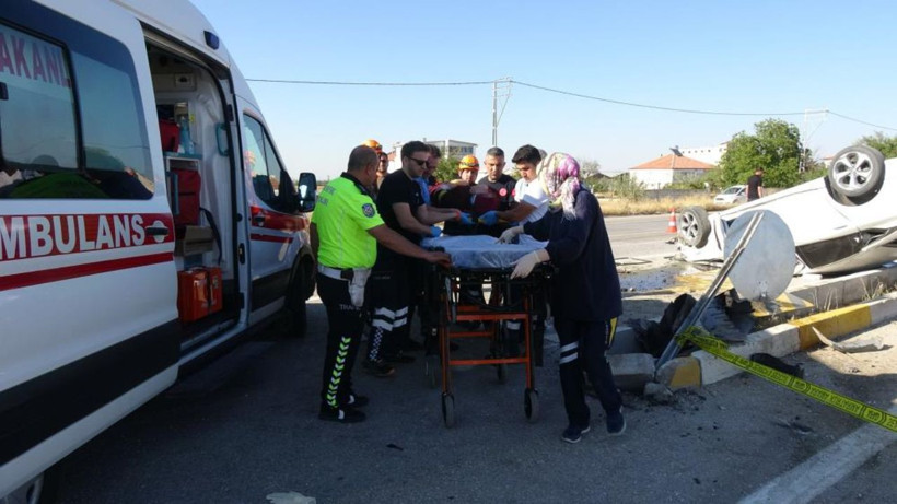 Karaman’da feci kaza! U dönüşü yapan otomobile çarptı, sürücünün ayağı koptu - Resim: 3
