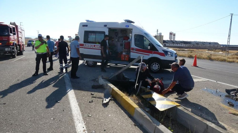 Karaman’da feci kaza! U dönüşü yapan otomobile çarptı, sürücünün ayağı koptu - Resim: 2