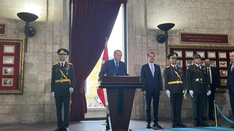 30 Ağustos Zafer Bayramı'nın 104. yılı! Erdoğan ve devlet erkanı Anıtkabir'de - Resim : 1