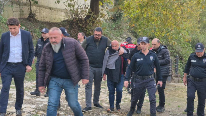 Eşiyle tartıştı, ırmağa atladı! Polis böyle kurtardı - Resim : 2