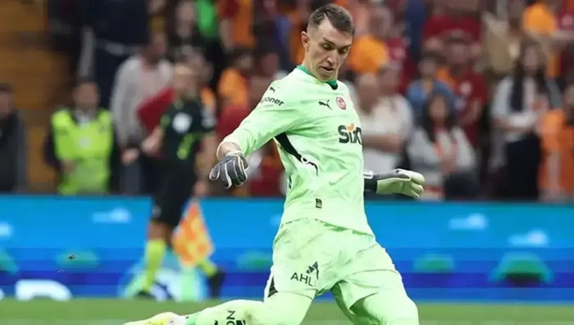 Muslera İstanbul’a veda etti! Herkes Uruguay sanıyordu, yeni durağı şaşırttı - Resim: 8
