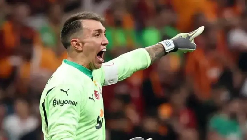 Muslera İstanbul’a veda etti! Herkes Uruguay sanıyordu, yeni durağı şaşırttı - Resim: 6