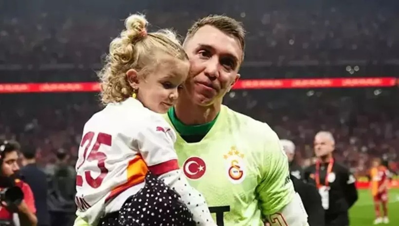 Muslera İstanbul’a veda etti! Herkes Uruguay sanıyordu, yeni durağı şaşırttı - Resim: 3