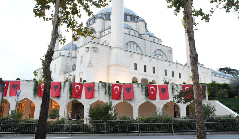 Cumhurbaşkanı Erdoğan, Arnavutluk'a geldi - Resim : 3