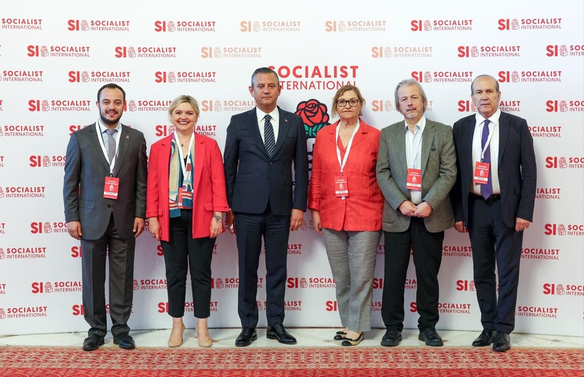 Özgür Özel de Avrupa Birliği kervanına katıldı! Sosyalist Enternasyonal'den CHP'ye övgü geldi - Resim : 1