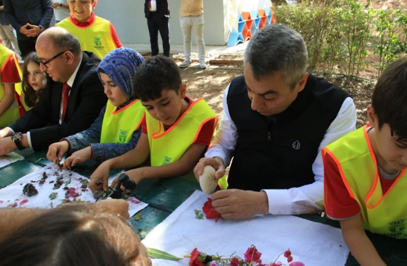 Sakın dokunmayın! Bu çiçeği koparmanın cezası dudak uçuklatıyor: Tam 2 milyon 800 bin lira! - Resim: 4