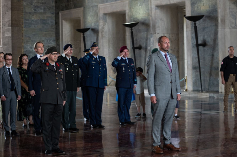 Anıtkabir'de neden diz çöktü? Belçika Savunma Bakanı'ndan dikkat çeken Atatürk mesajı - Resim: 5